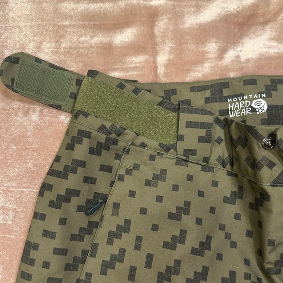 Mountain Hardwear Women’s Insulated Snow Pants - Picture 6 of 9